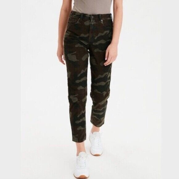 American Eagle Size 4 Regular Green Camo Corduroy Stretch Mom Jean Pants Cords - Picture 1 of 7